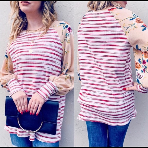 ♥️1 left♥️ Striped top with floral sleeves - Picture 3 of 5